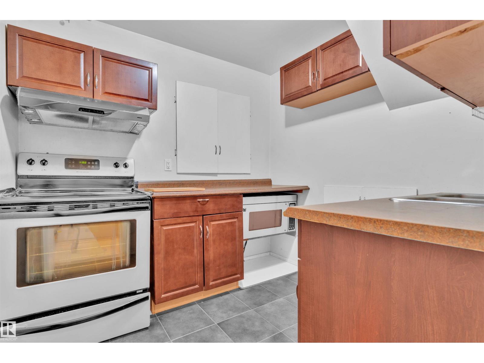 Photo 29 of 3139 24 Av Nw, Edmonton AB