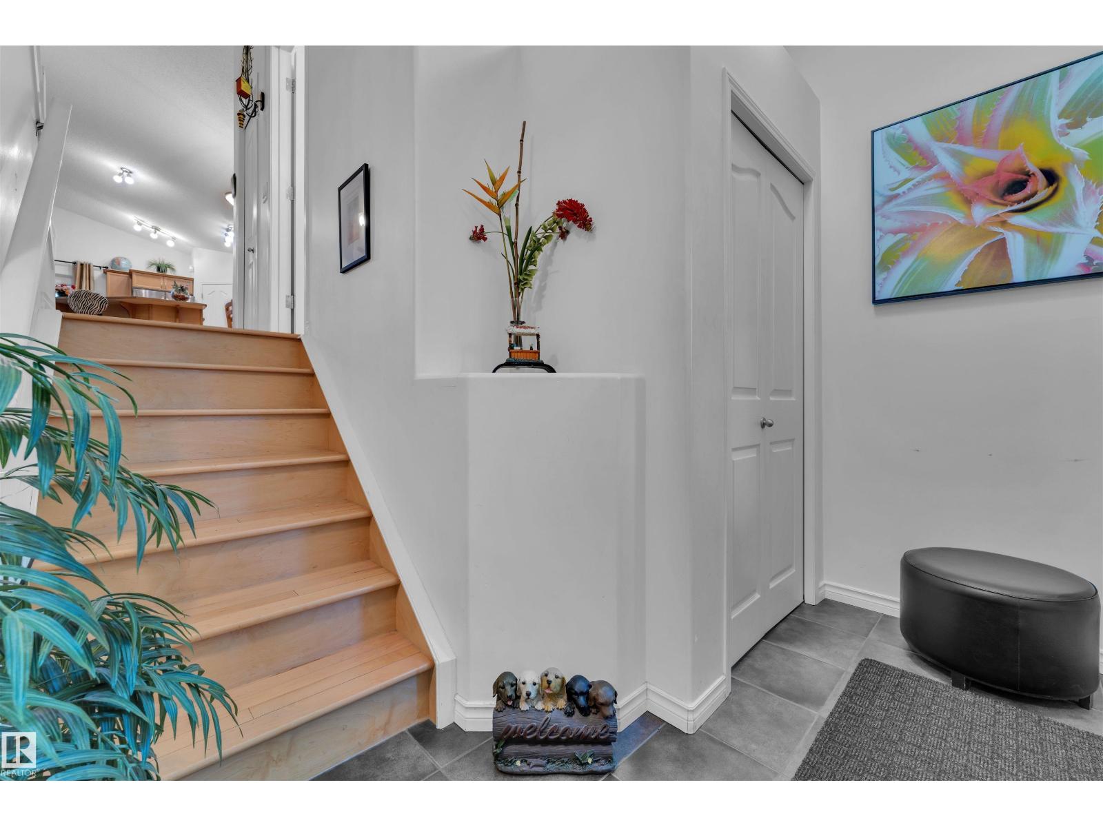 Photo 3 of 3139 24 Av Nw, Edmonton AB