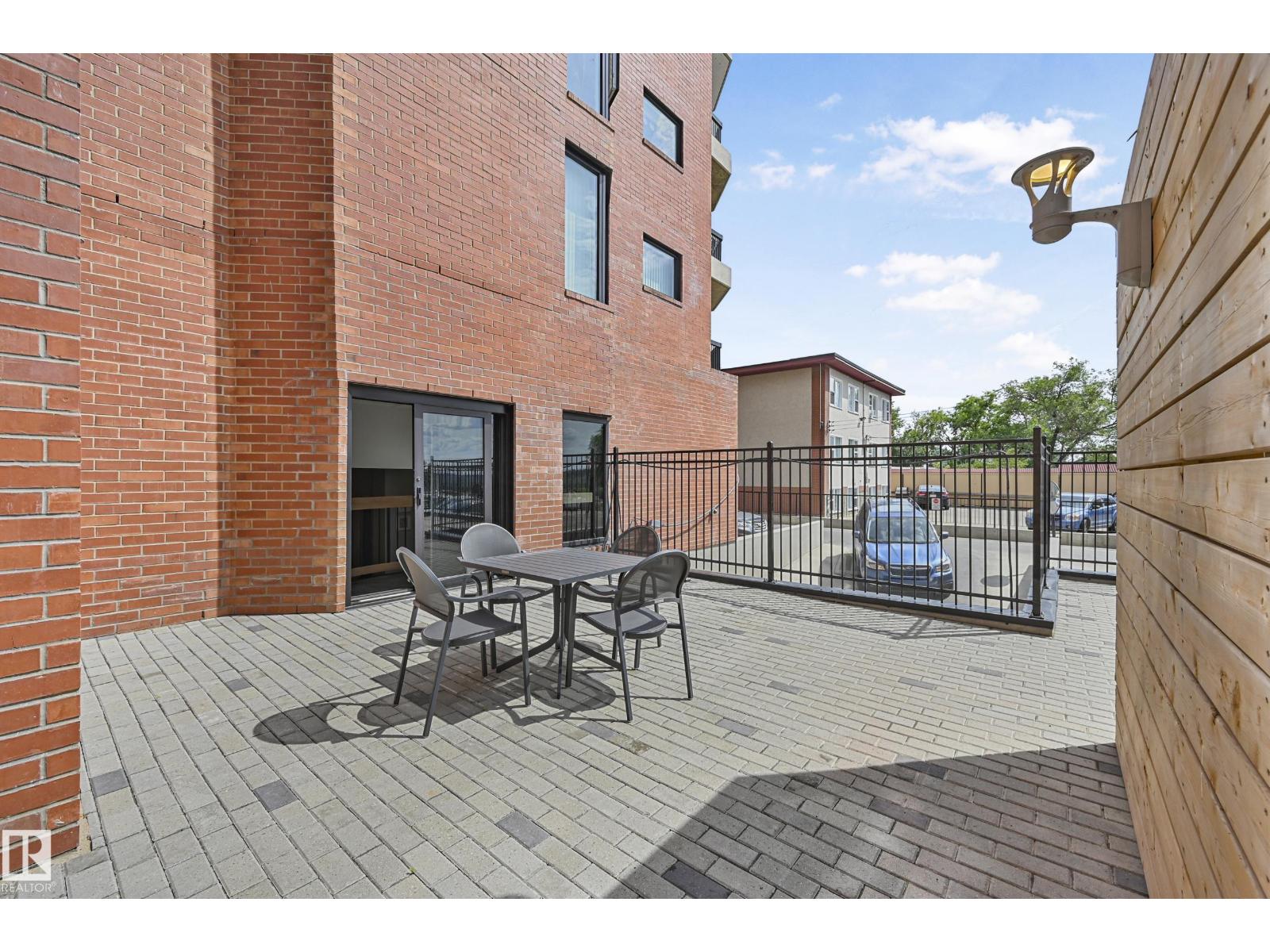 Photo 5 of 701 11503 100 Av Nw, Edmonton AB