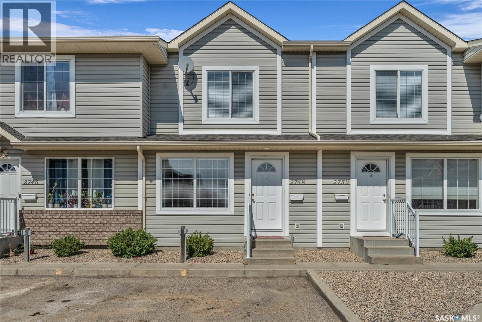 Photo 3 of 2748 Cranbourn Crescent, Regina SK