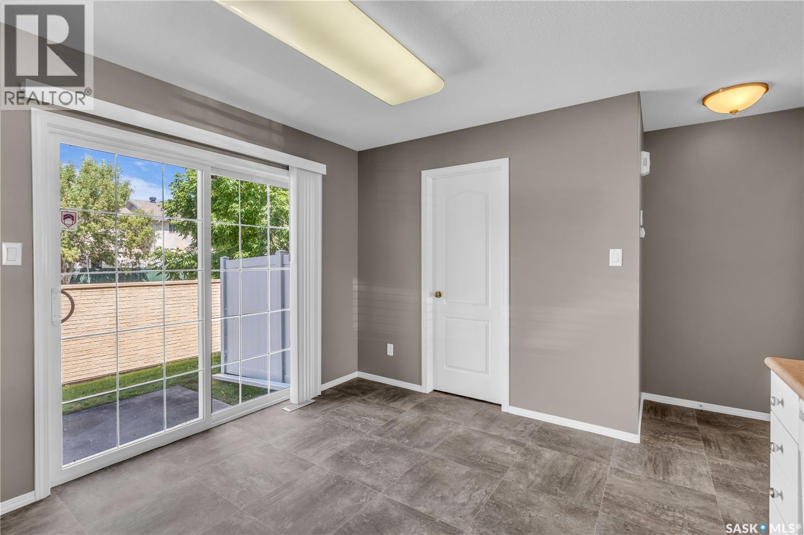 Photo 10 of 2748 Cranbourn Crescent, Regina SK