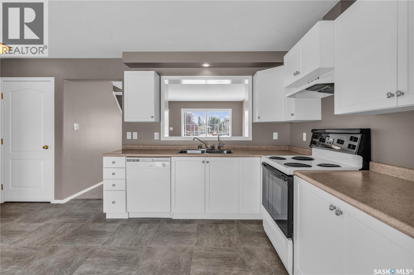 Photo 7 of 2748 Cranbourn Crescent, Regina SK