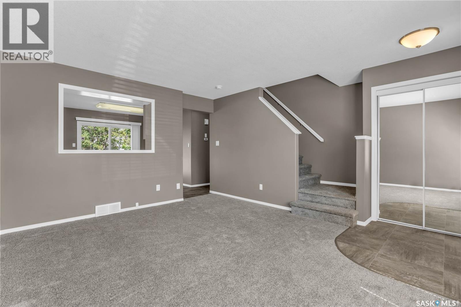 Photo 4 of 2748 Cranbourn Crescent, Regina SK