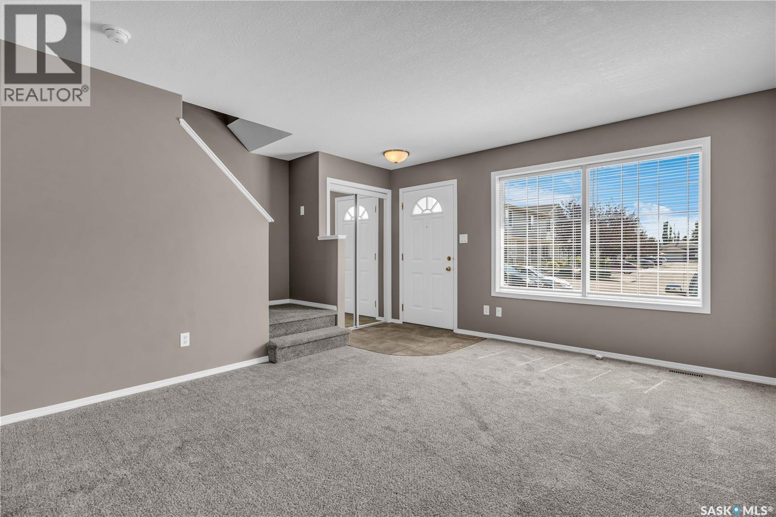 Photo 2 of 2748 Cranbourn Crescent, Regina SK
