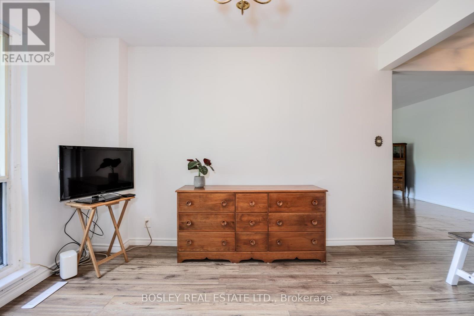Photo 10 of 60 4345 Bloor Street W, Toronto ON