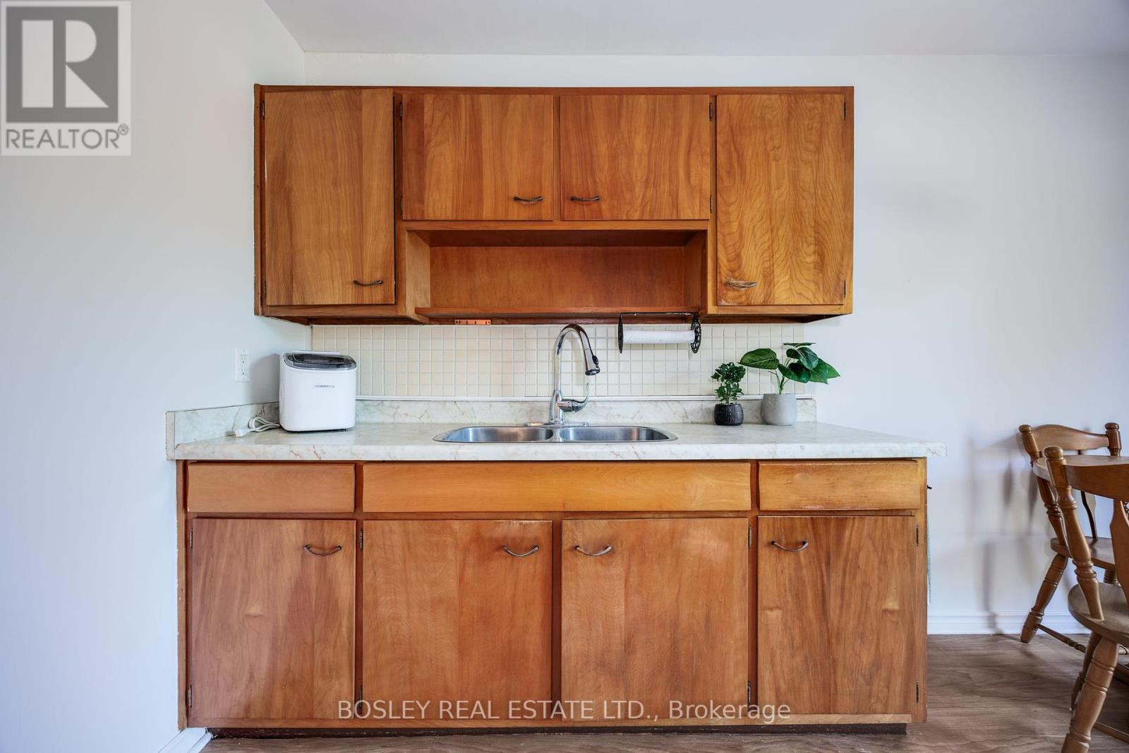 Photo 14 of 60 4345 Bloor Street W, Toronto ON