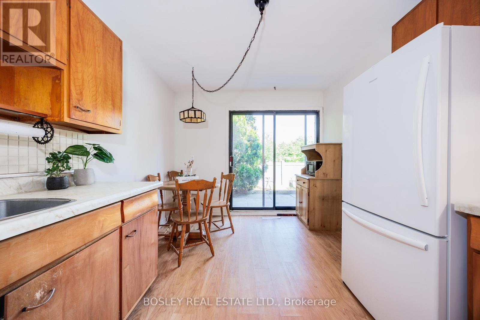 Photo 15 of 60 4345 Bloor Street W, Toronto ON