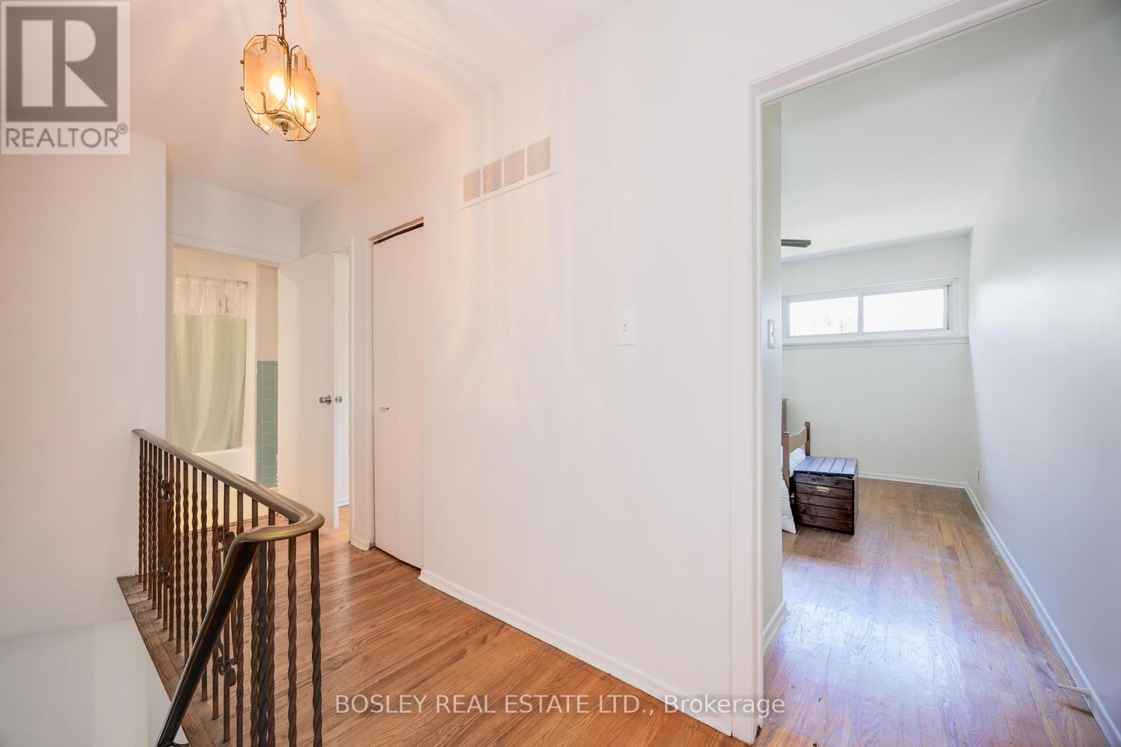Photo 18 of 60 4345 Bloor Street W, Toronto ON