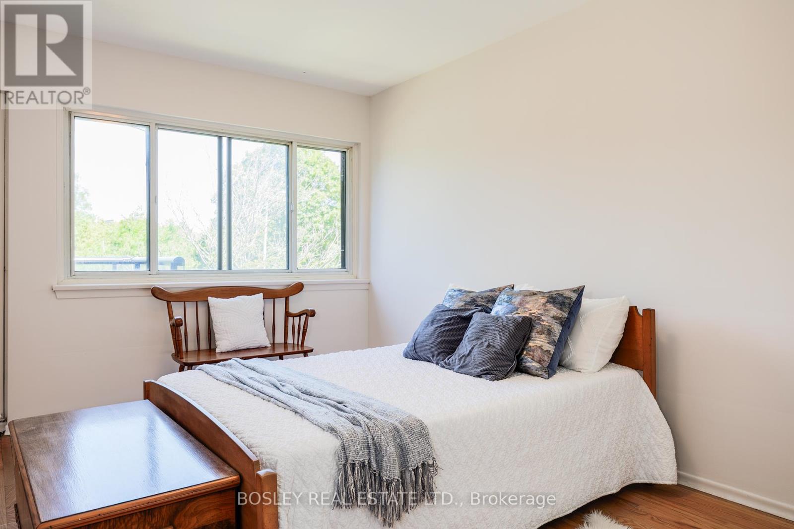 Photo 20 of 60 4345 Bloor Street W, Toronto ON