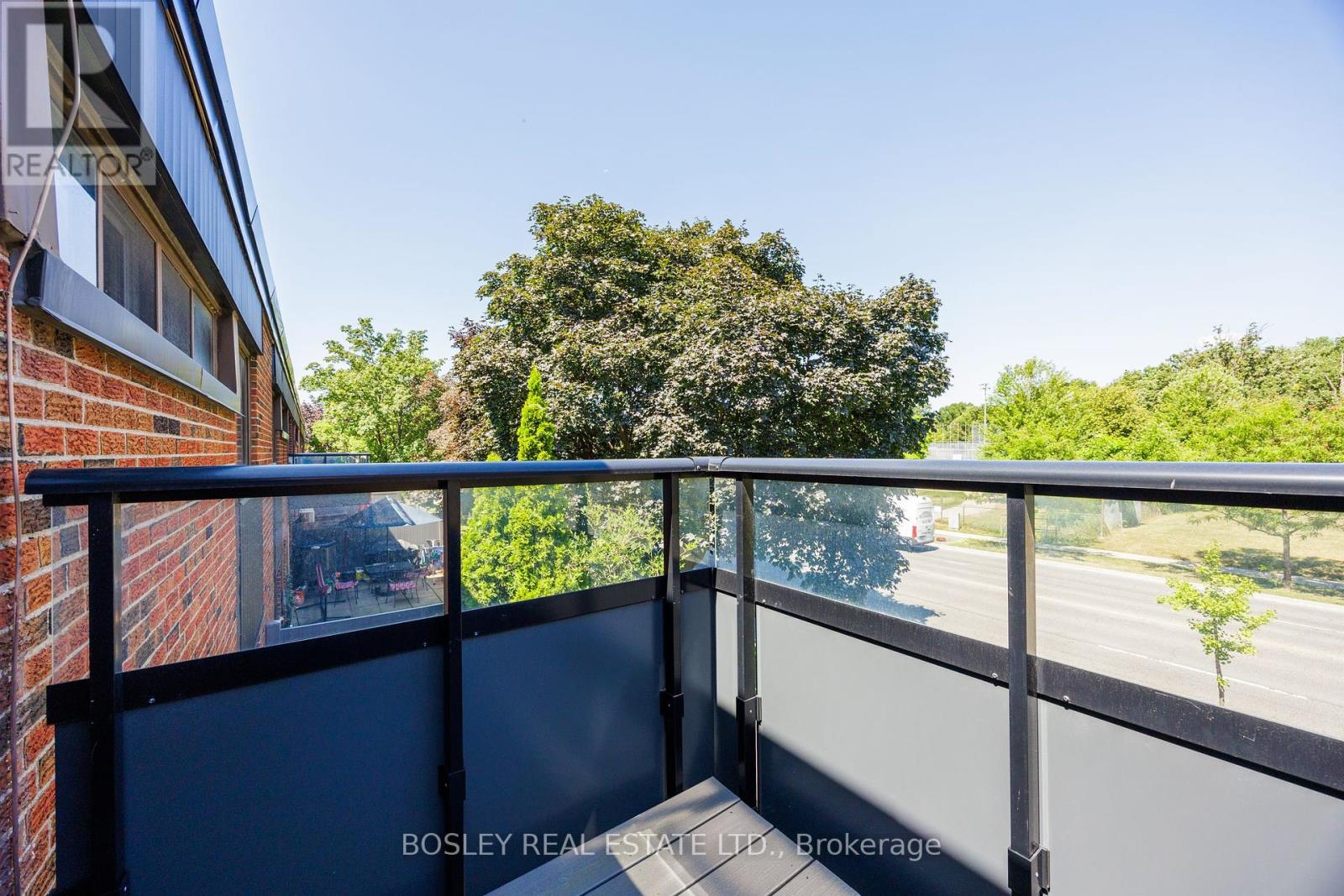 Photo 23 of 60 4345 Bloor Street W, Toronto ON