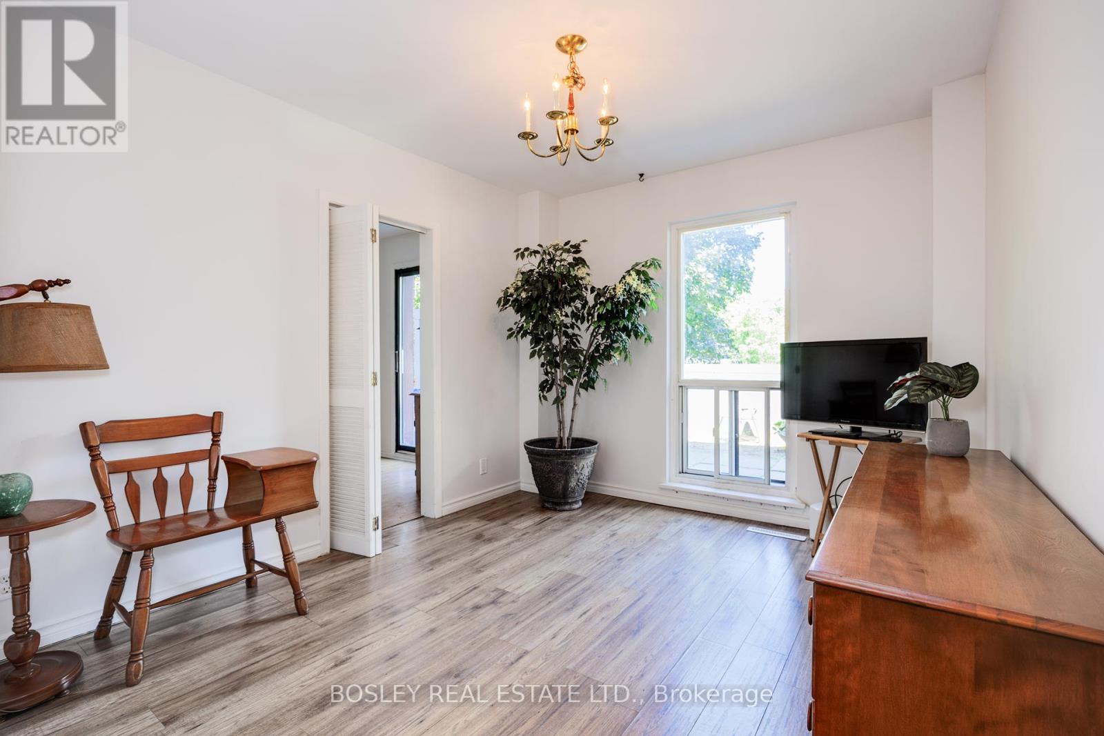 Photo 8 of 60 4345 Bloor Street W, Toronto ON