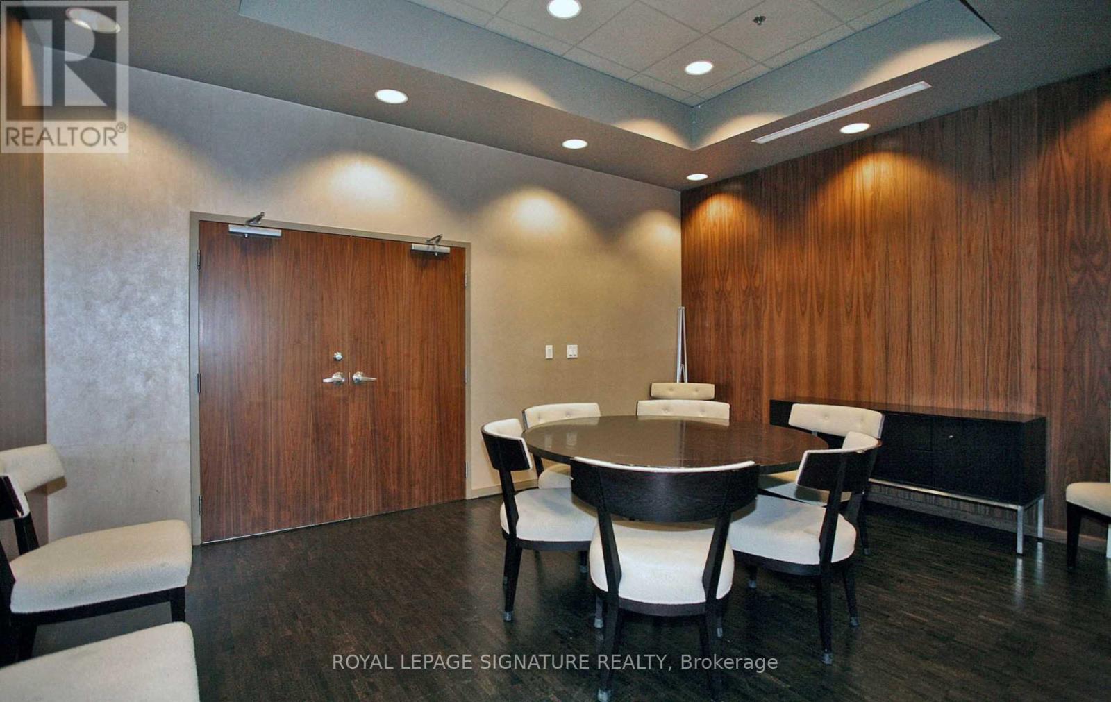 Photo 1 of 1605 1 Elm Drive W, Mississauga ON