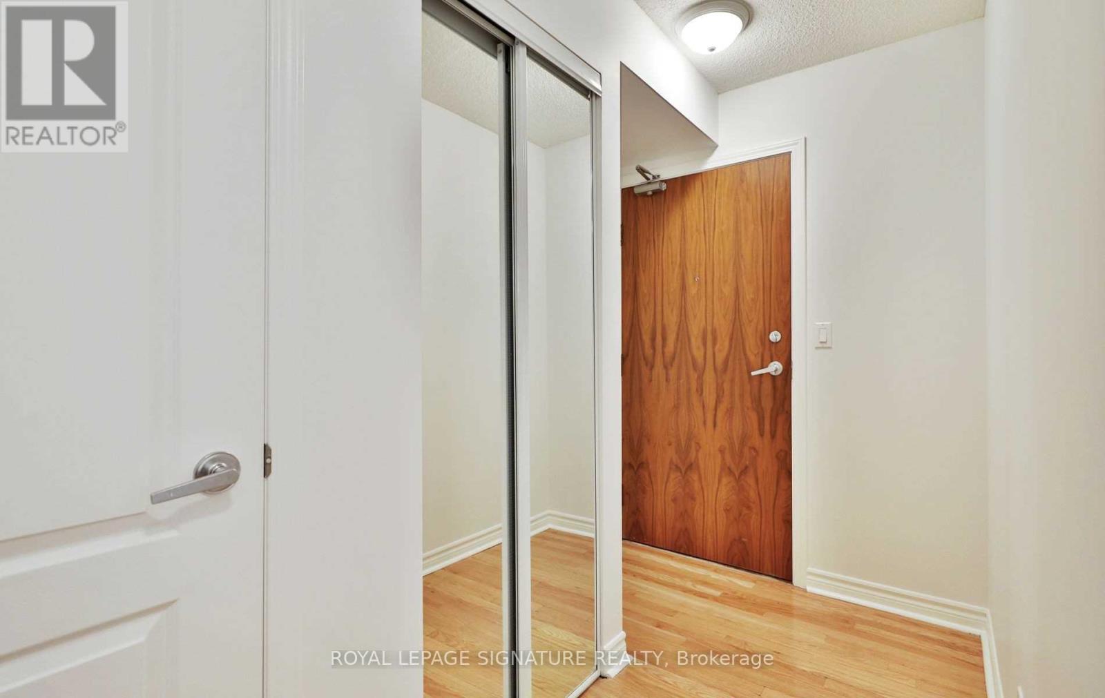 Photo 8 of 1605 1 Elm Drive W, Mississauga ON