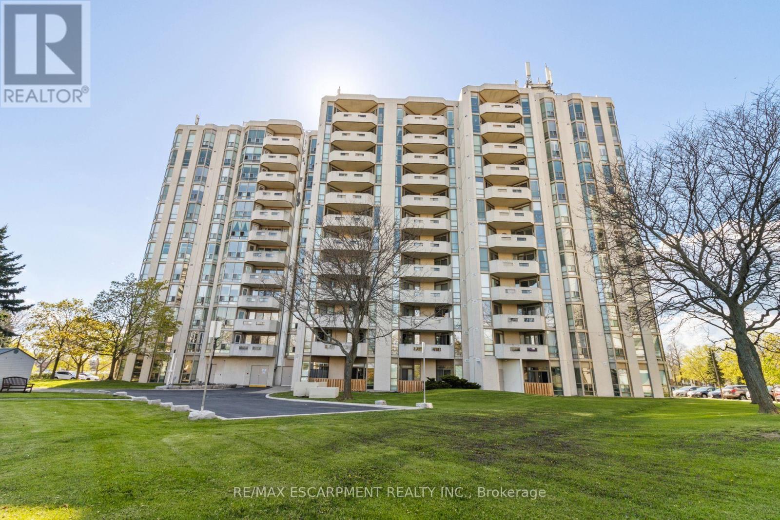 Photo 23 of 302 5070 Pinedale Avenue, Burlington ON