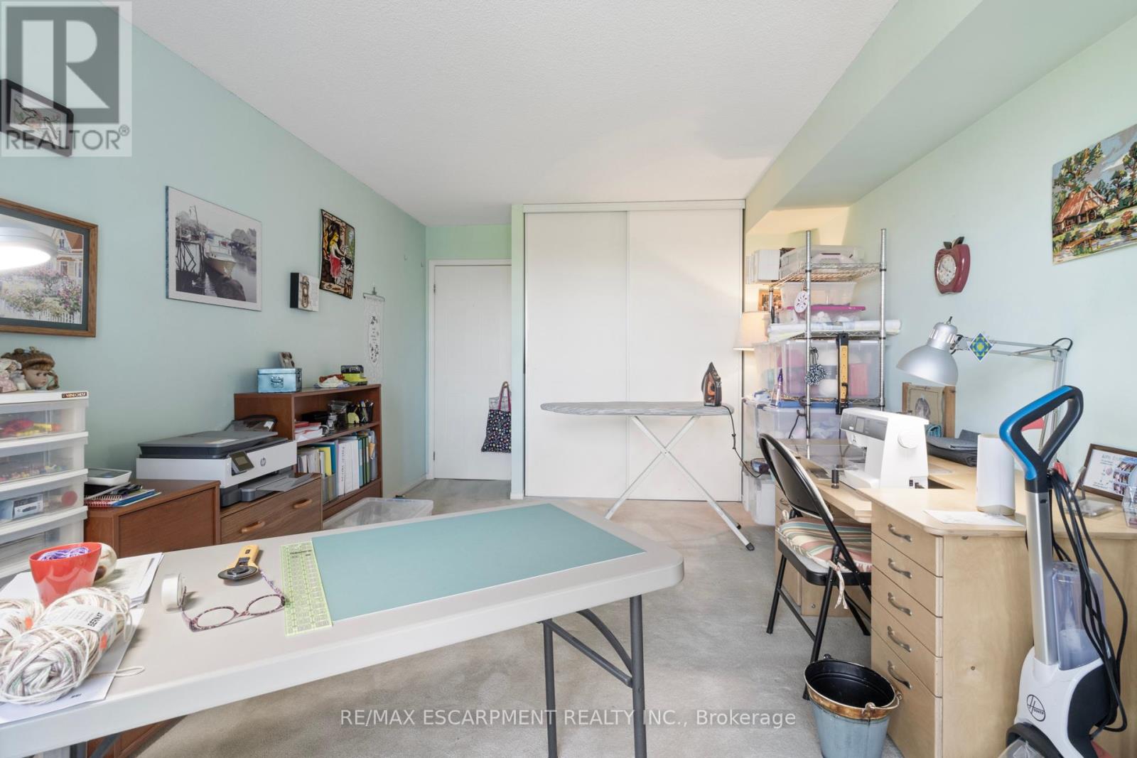 Photo 7 of 302 5070 Pinedale Avenue, Burlington ON