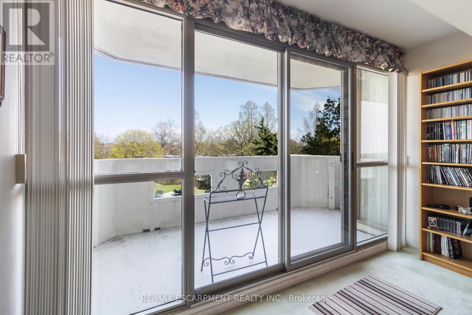 Photo 20 of 302 5070 Pinedale Avenue, Burlington ON