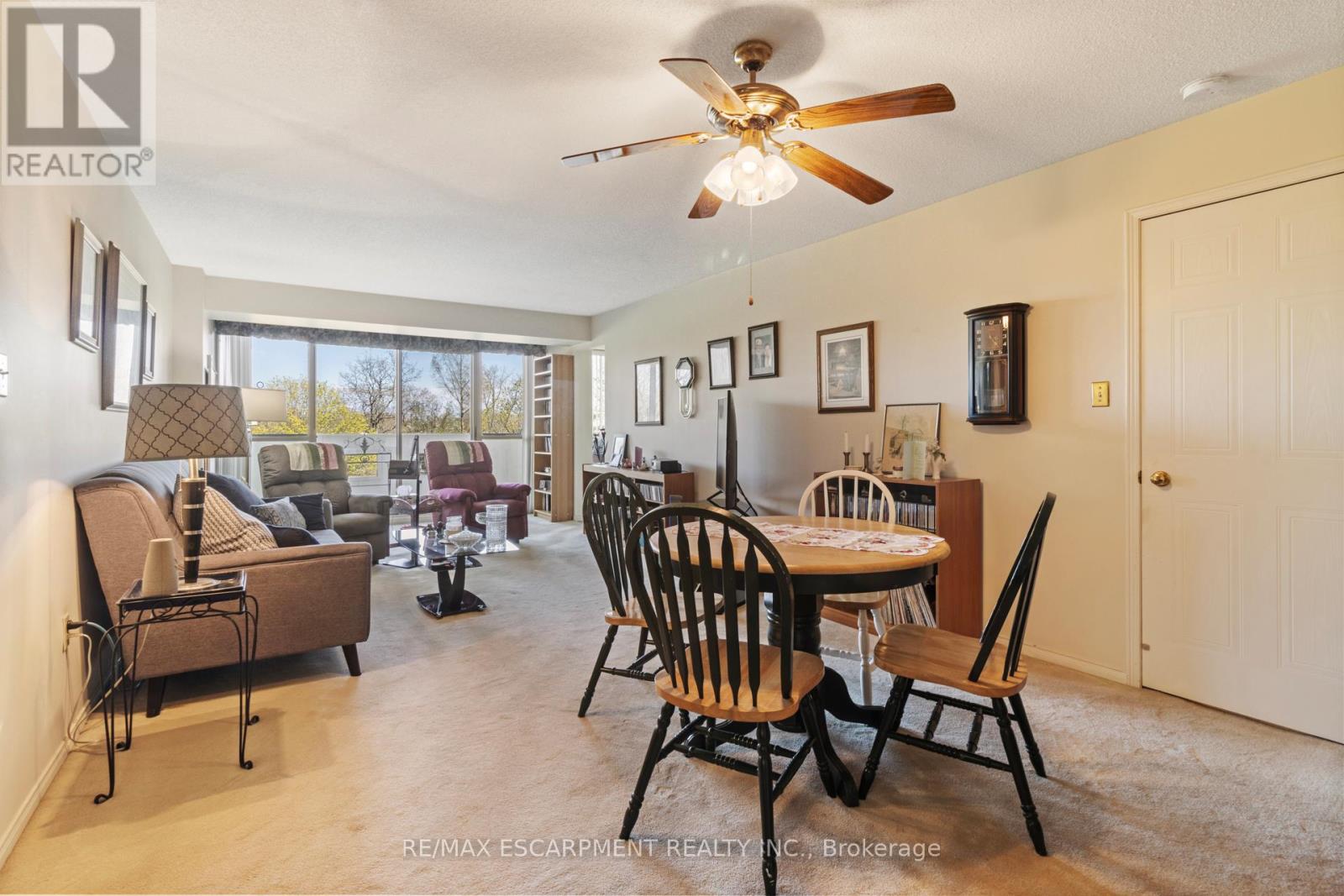 Photo 13 of 302 5070 Pinedale Avenue, Burlington ON