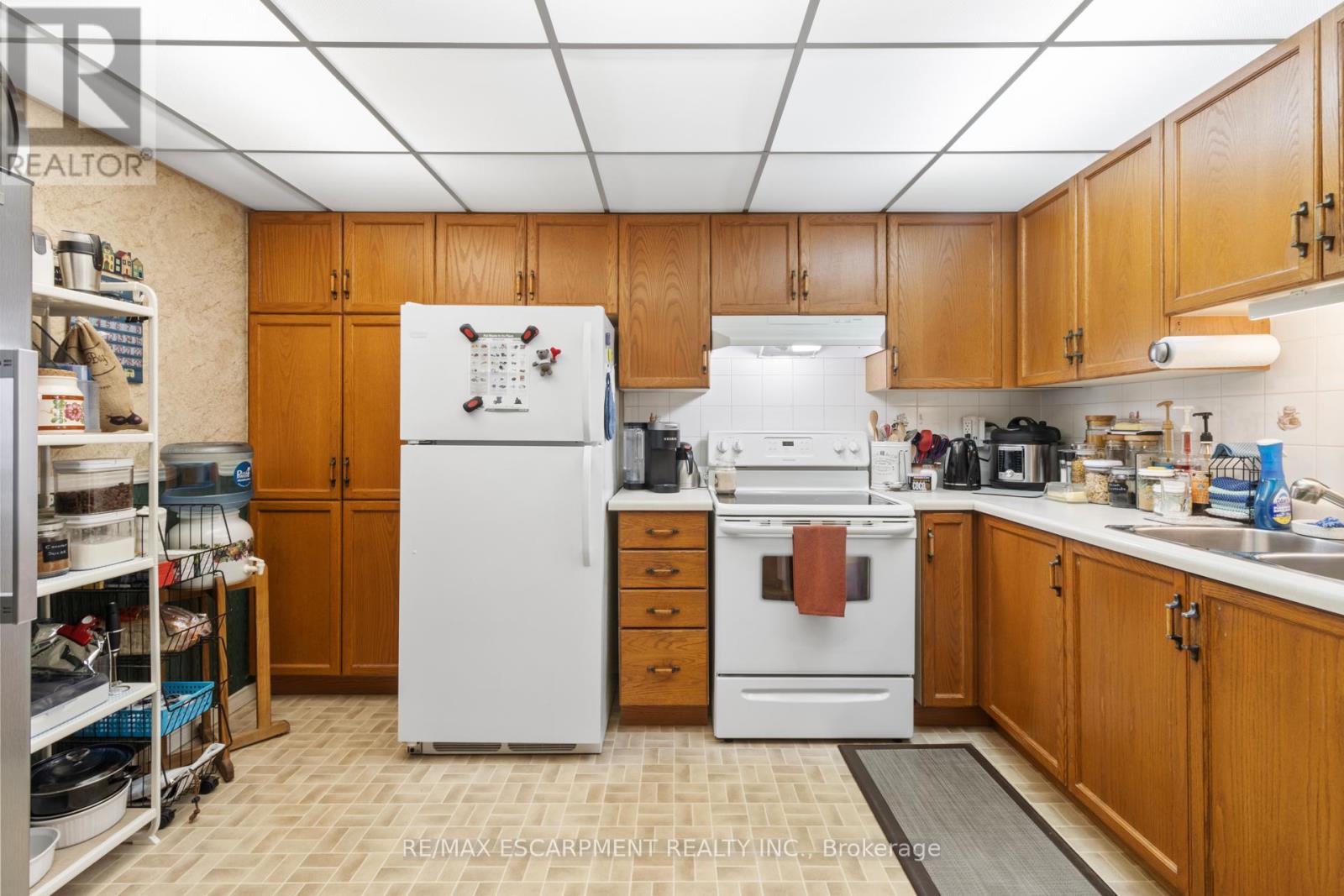 Photo 12 of 302 5070 Pinedale Avenue, Burlington ON