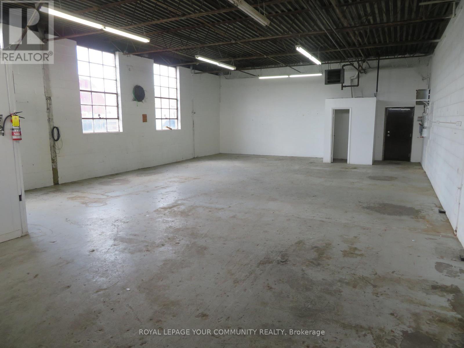 Photo 2 of 15 104 Kenhar Drive, Toronto ON