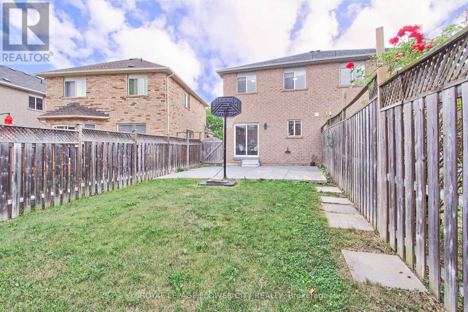 Photo 24 of 6 Studebaker Trail, Brampton ON