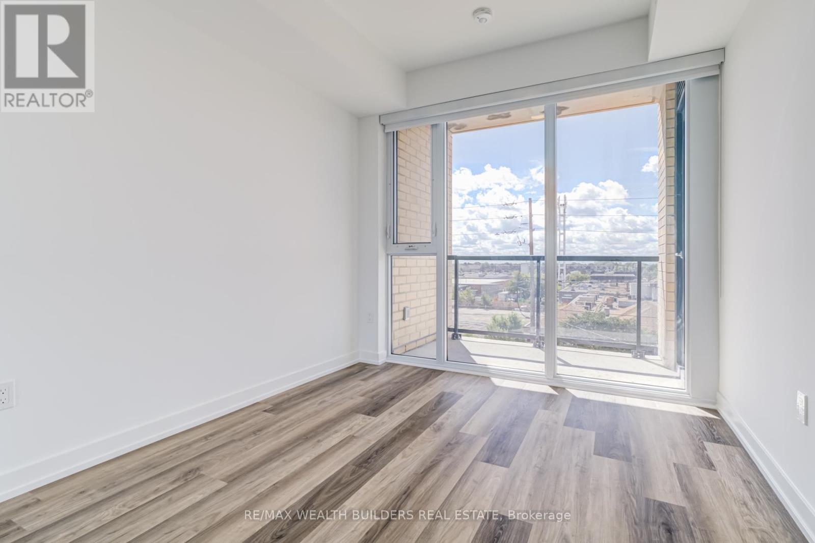 Photo 14 of 412 6 Chartwell Road, Toronto ON