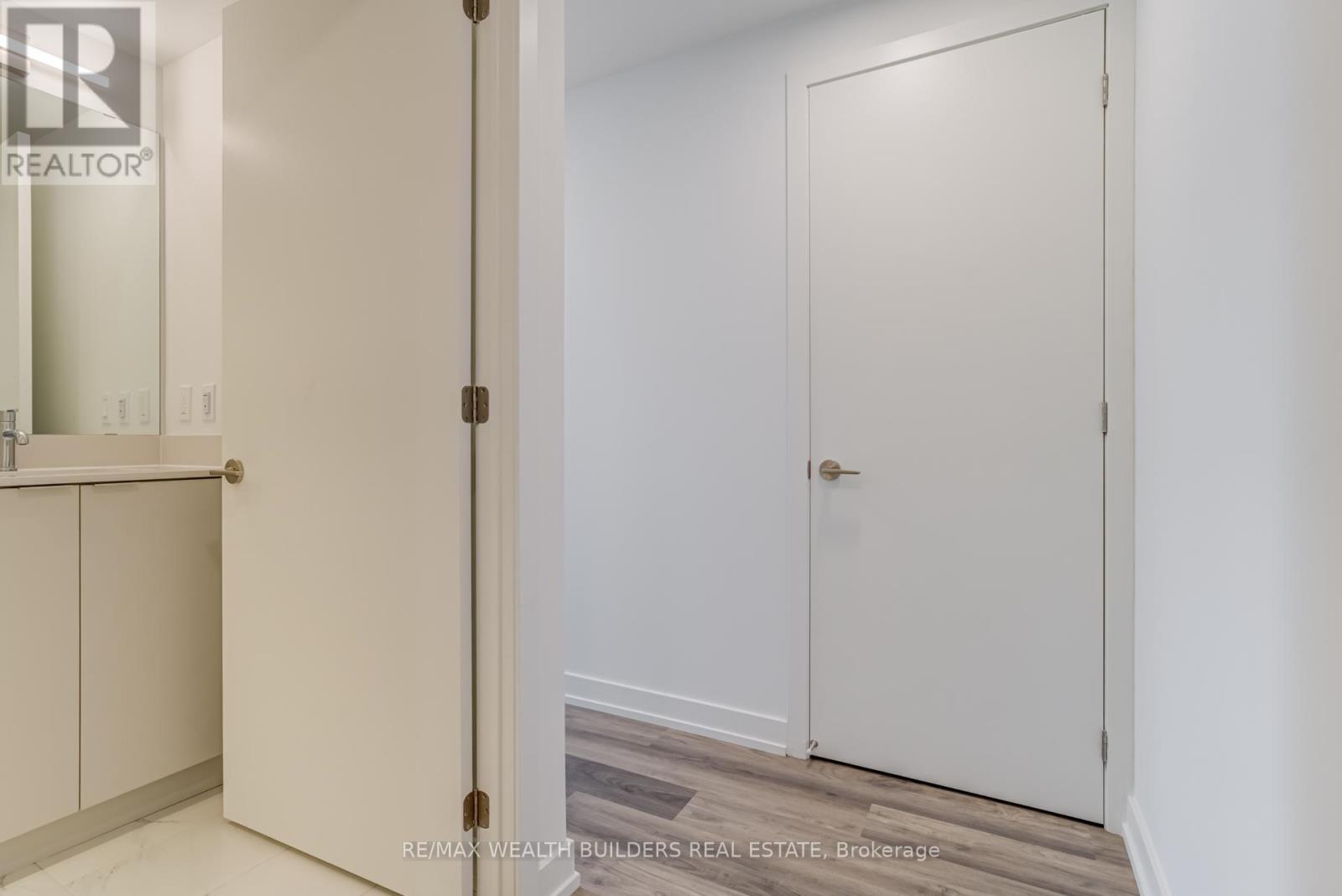 Photo 4 of 412 6 Chartwell Road, Toronto ON