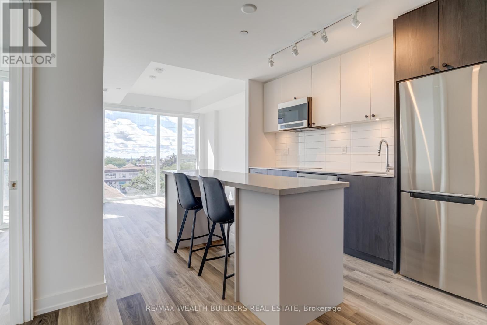 Photo 5 of 412 6 Chartwell Road, Toronto ON