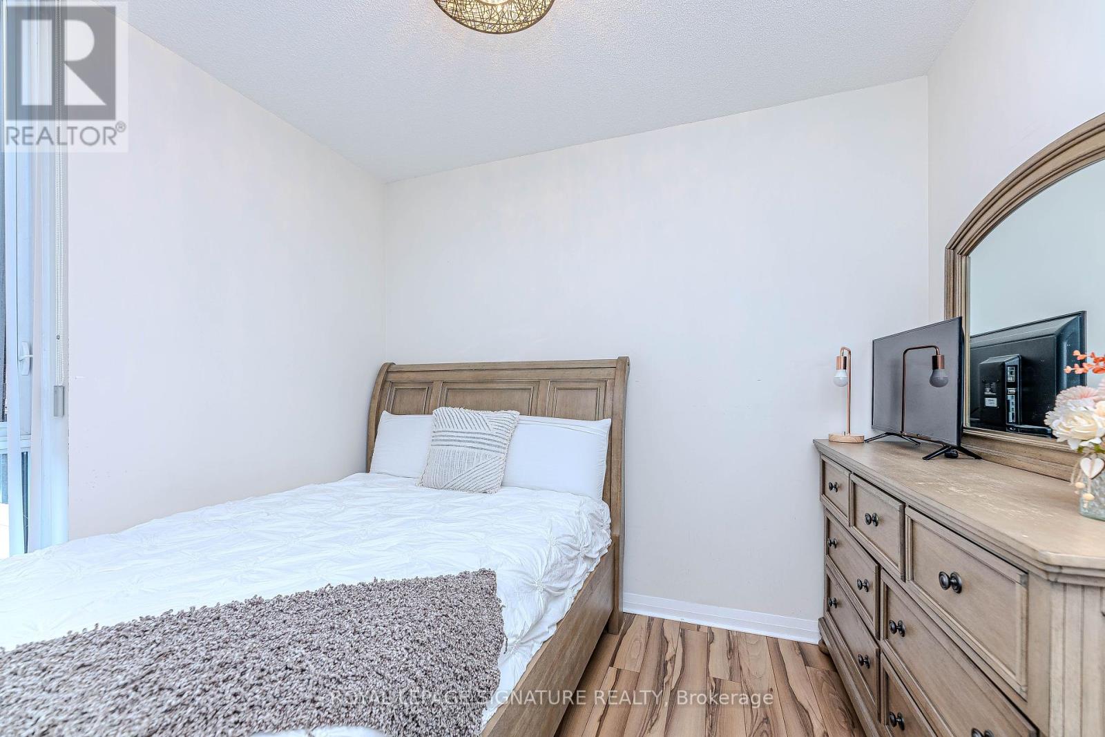Photo 27 of 408 55 Eglinton Avenue W, Mississauga ON