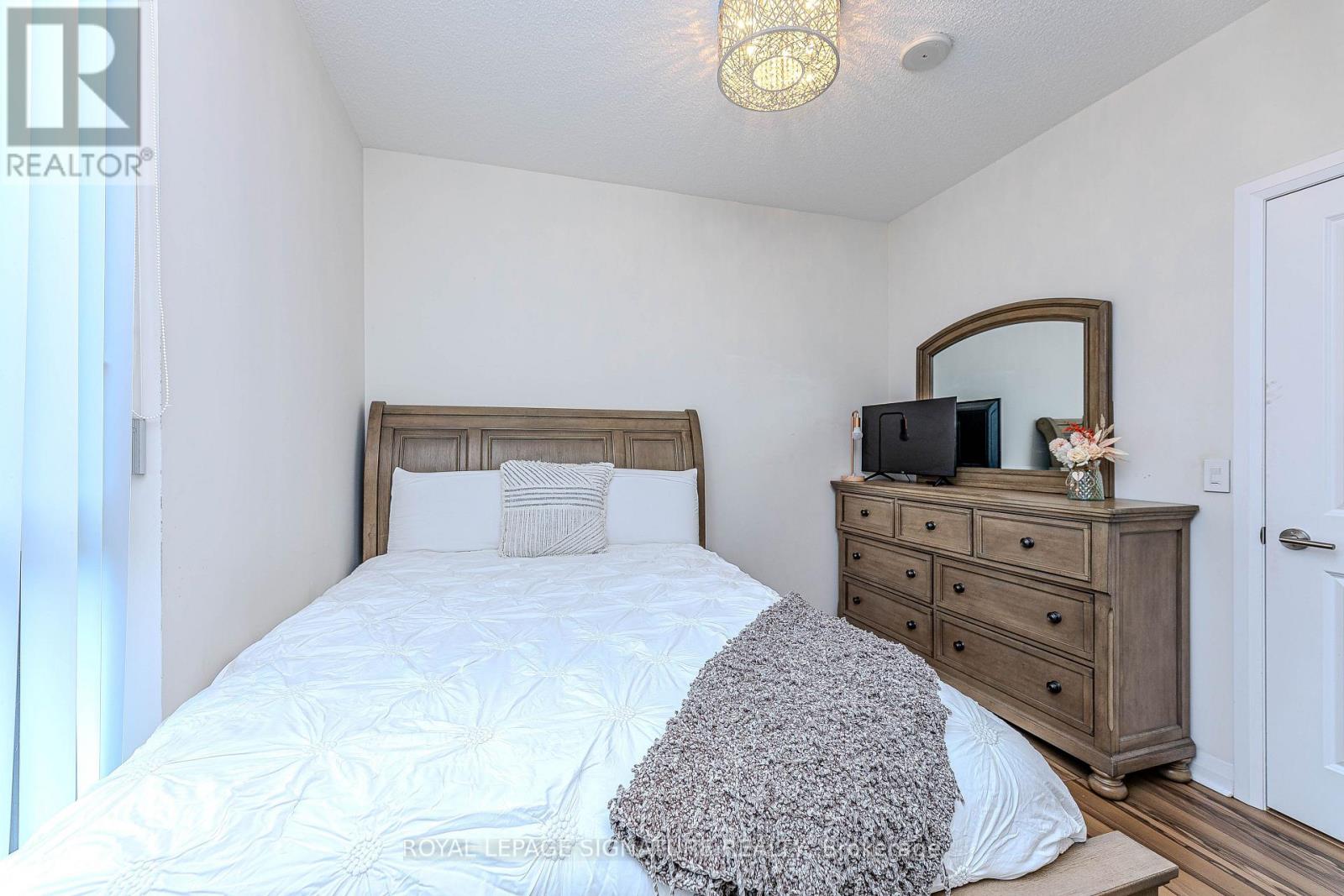 Photo 29 of 408 55 Eglinton Avenue W, Mississauga ON