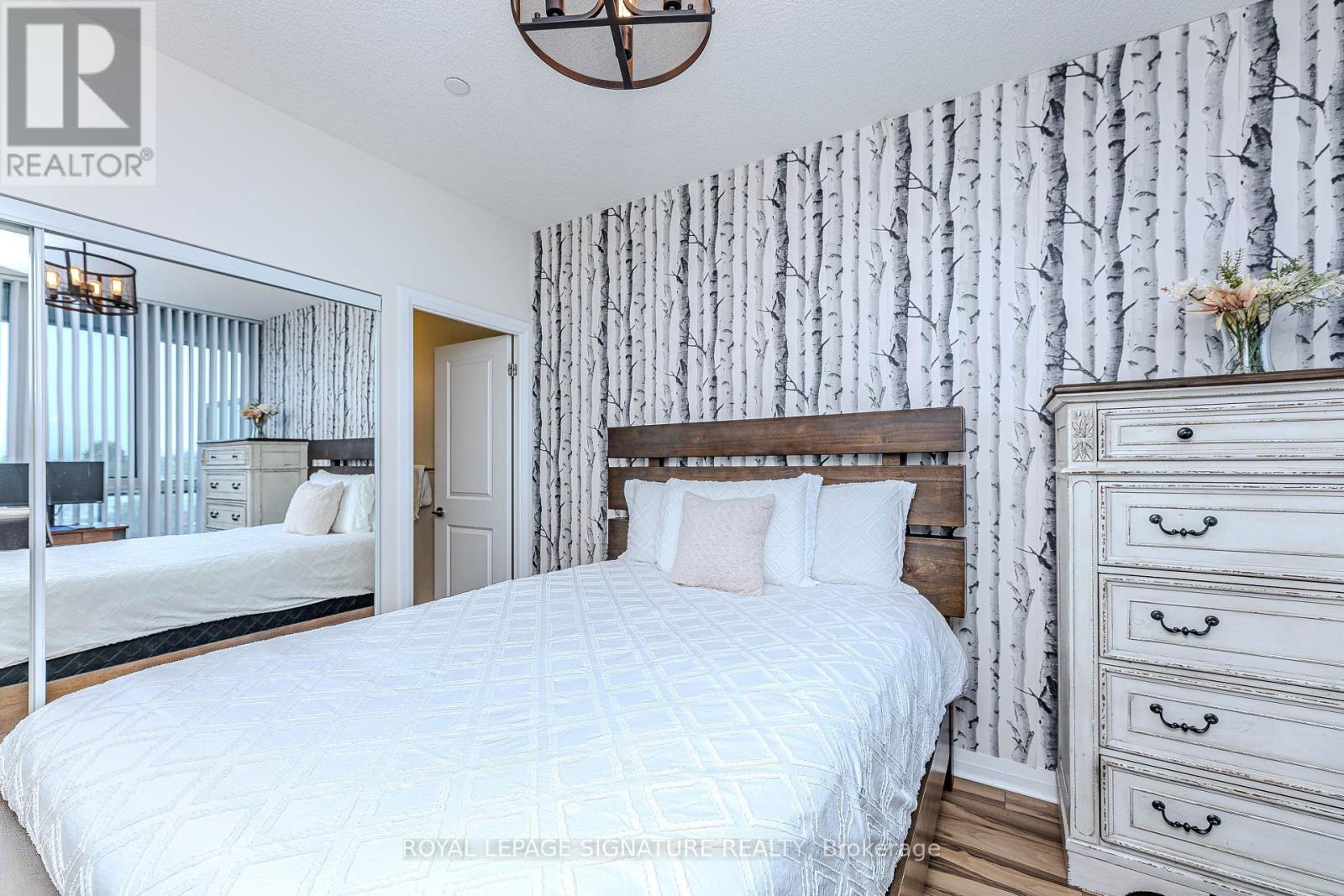 Photo 30 of 408 55 Eglinton Avenue W, Mississauga ON