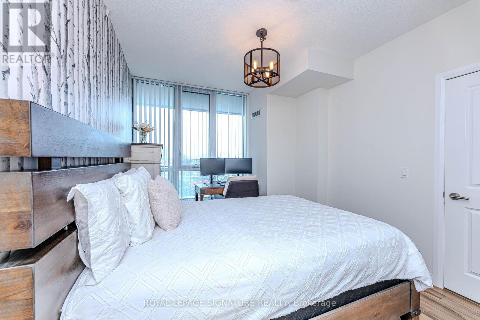 Photo 19 of 408 55 Eglinton Avenue W, Mississauga ON