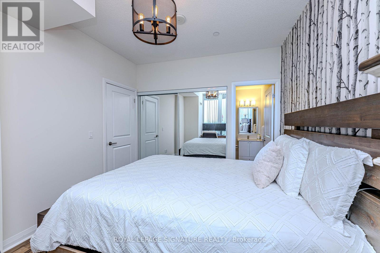 Photo 32 of 408 55 Eglinton Avenue W, Mississauga ON