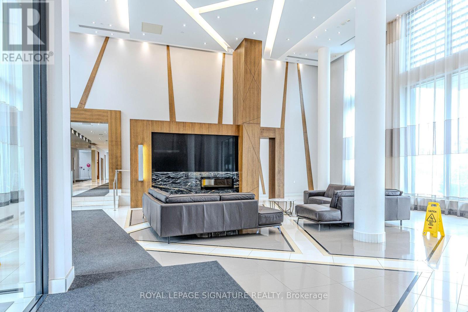 Photo 11 of 408 55 Eglinton Avenue W, Mississauga ON