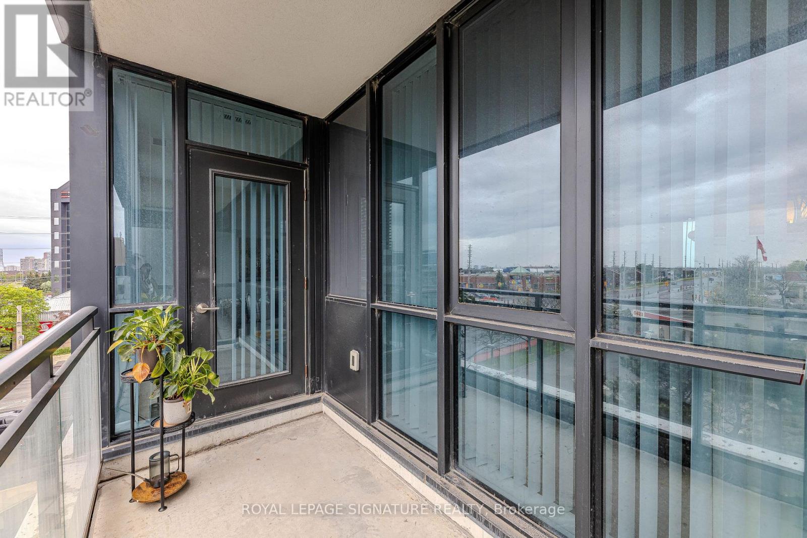 Photo 1 of 408 55 Eglinton Avenue W, Mississauga ON