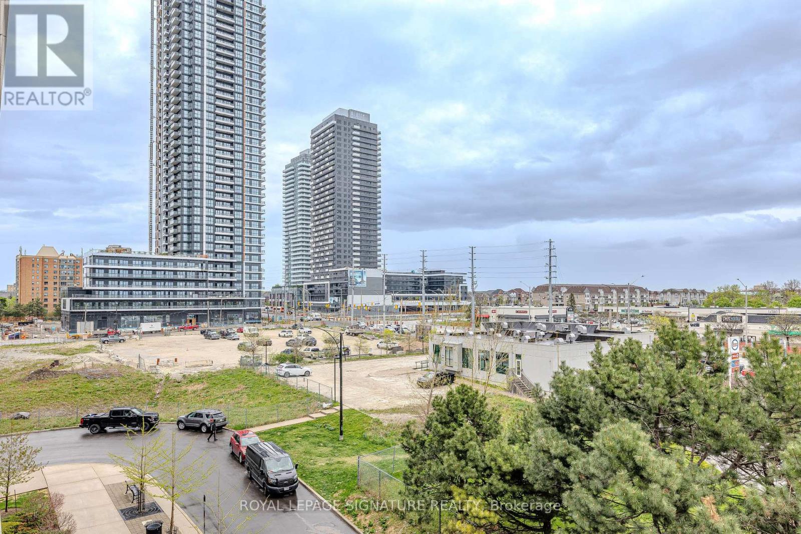 Photo 13 of 408 55 Eglinton Avenue W, Mississauga ON