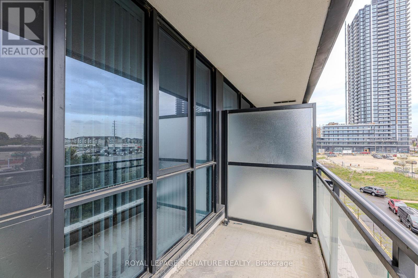 Photo 3 of 408 55 Eglinton Avenue W, Mississauga ON