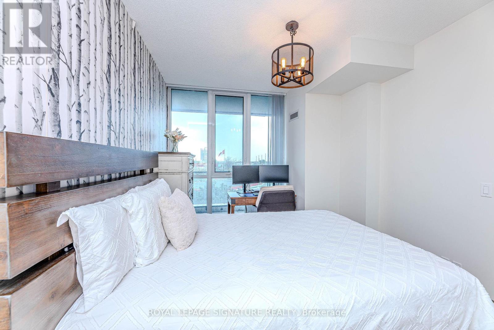 Photo 5 of 408 55 Eglinton Avenue W, Mississauga ON