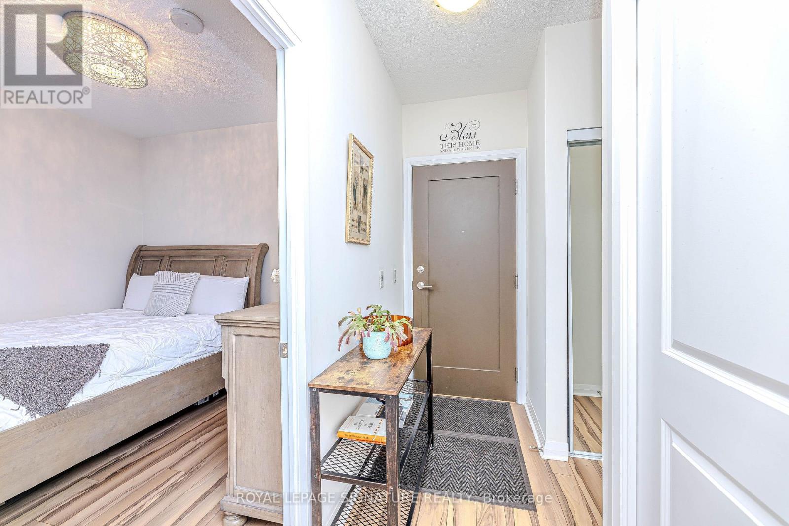 Photo 12 of 408 55 Eglinton Avenue W, Mississauga ON