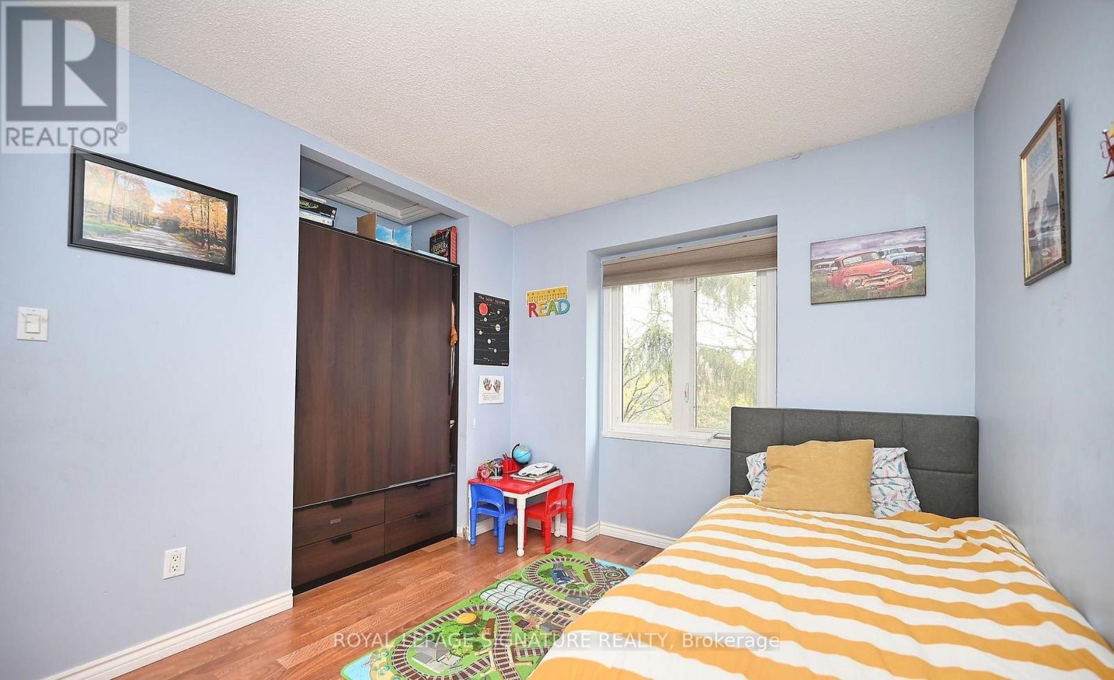 Photo 3 of 22 6859 Edenwood Drive, Mississauga ON