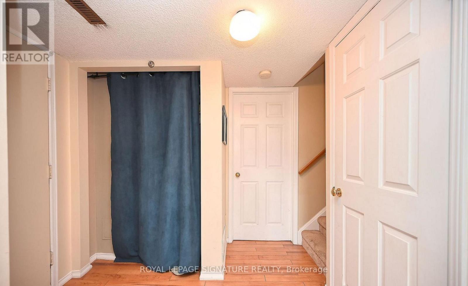Photo 4 of 22 6859 Edenwood Drive, Mississauga ON