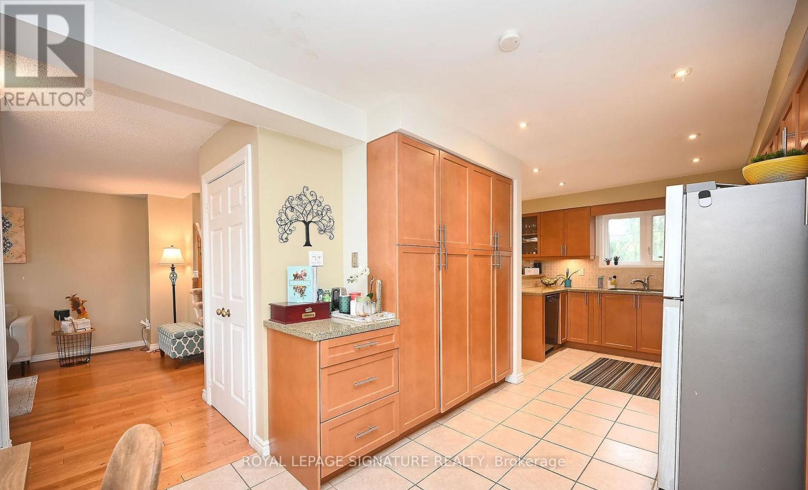 Photo 7 of 22 6859 Edenwood Drive, Mississauga ON