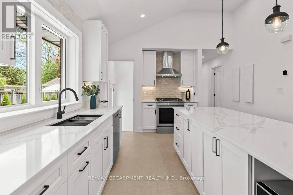 Photo 15 of 877 Condor Drive, Burlington ON