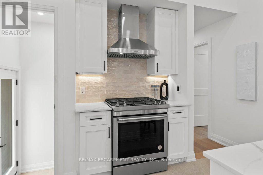 Photo 18 of 877 Condor Drive, Burlington ON
