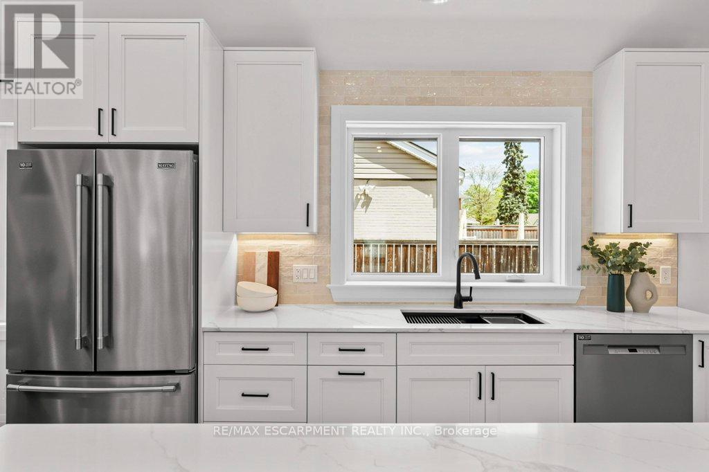 Photo 20 of 877 Condor Drive, Burlington ON
