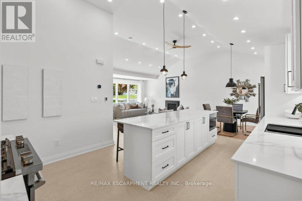 Photo 21 of 877 Condor Drive, Burlington ON