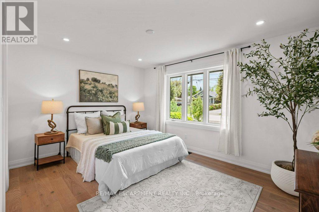 Photo 24 of 877 Condor Drive, Burlington ON