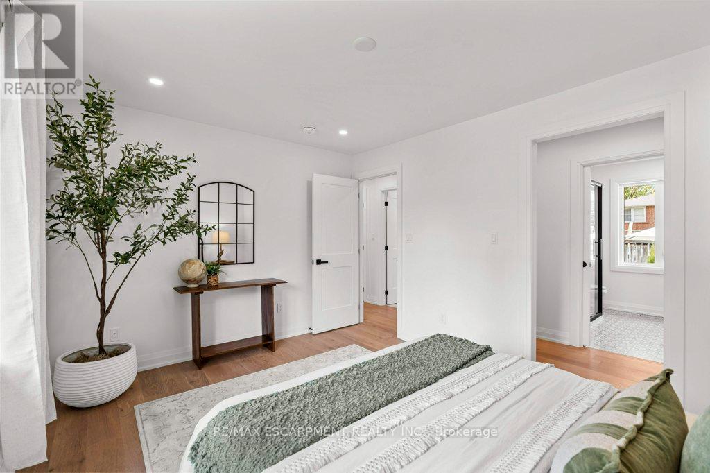 Photo 25 of 877 Condor Drive, Burlington ON