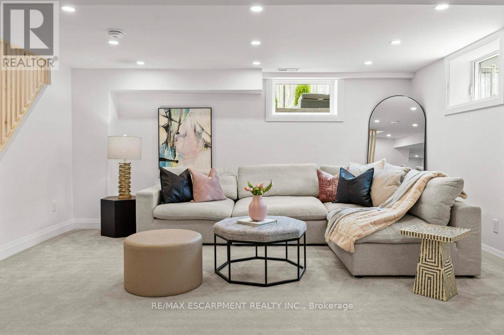 Photo 32 of 877 Condor Drive, Burlington ON