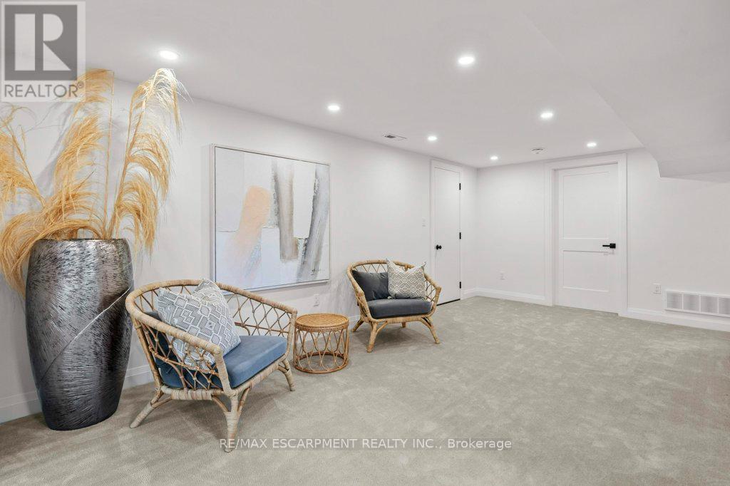 Photo 33 of 877 Condor Drive, Burlington ON