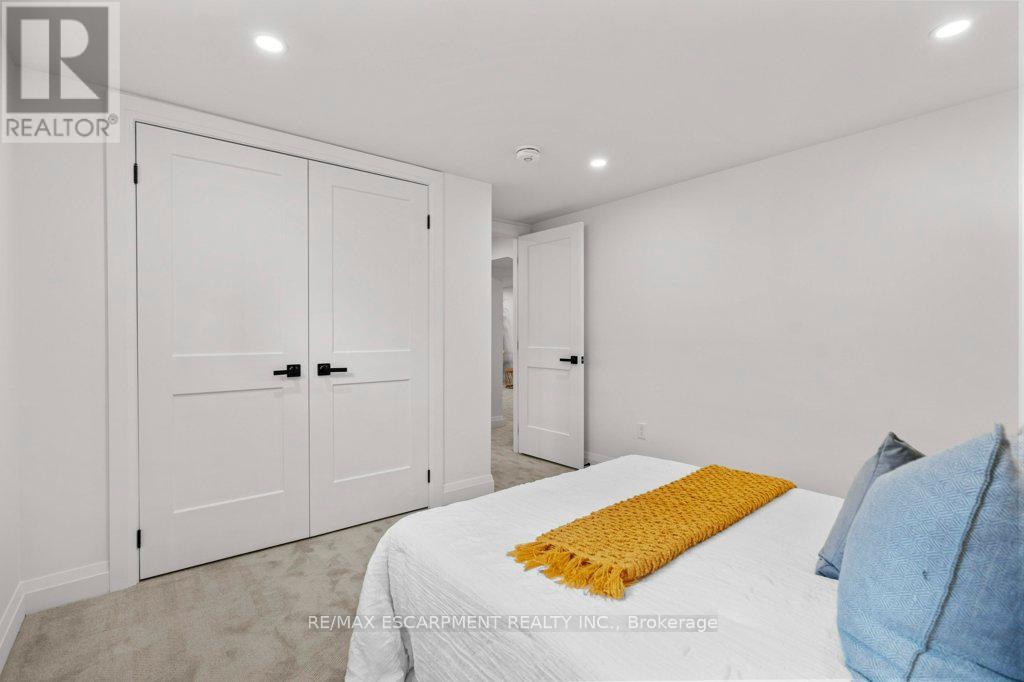 Photo 37 of 877 Condor Drive, Burlington ON